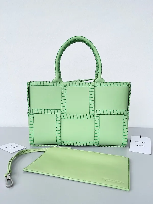 All categories 💚 Authentic bags 💚 BV 2025 new style 𝗕𝗼𝘁𝘁𝗲𝗴𝗮 𝗩𝗲𝗻𝗲𝘁𝗮 Tote bag